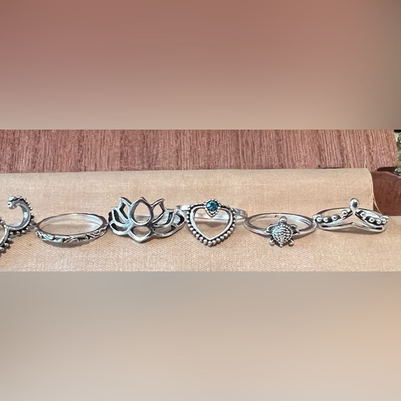 Set of 8 Finger Rings, BN - Picture 4 of 4